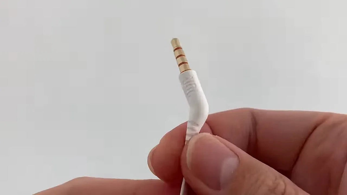 Why Did Phones Remove the 3.5mm Headphone Jack? - Dynamic Power Supply